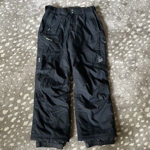 Men mountain hardware, black ski pants. Large.